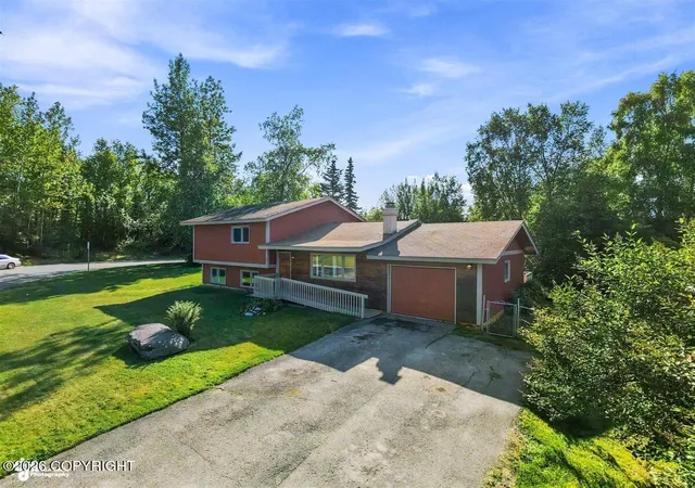 Photo 2 of Single family home for sale at 508 Jordt Cir, Anchorage, AK 99504 | MLS# 26-9676 | Listing updated on 2026-09-15