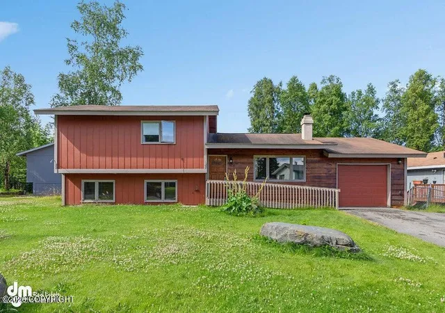 Photo 3 of Single family home for sale at 508 Jordt Cir, Anchorage, AK 99504 | MLS# 26-9676 | Listing updated on 2026-10-17