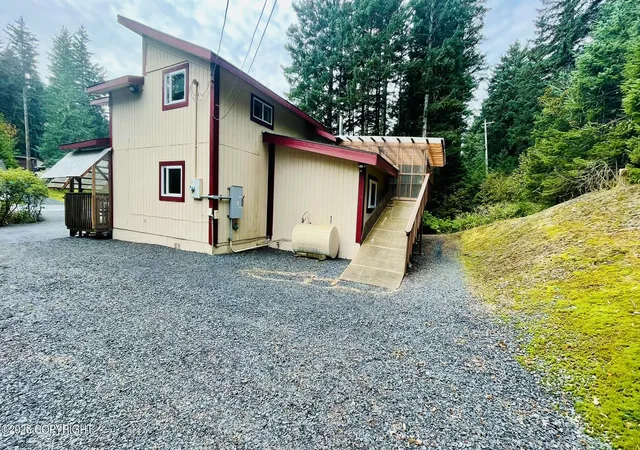 Photo 4 of Single family home for sale at 1815 Selief Ln, Kodiak, AK 99615 | MLS# 26-10197 | Listing updated on 2026-09-19