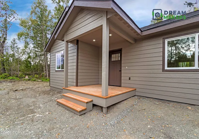 Photo 2 of Sale Pending at 707 E Strathclyde Ln, Wasilla, AK 99654 | MLS# 26-11088 | Listing updated on 2026-09-12