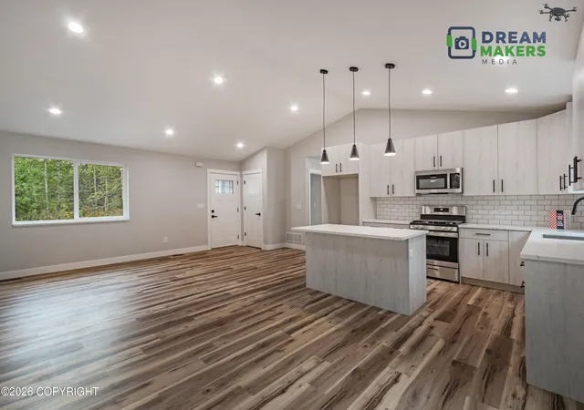 Photo 3 of Sale Pending at 707 E Strathclyde Ln, Wasilla, AK 99654 | MLS# 26-11088 | Listing updated on 2026-09-12