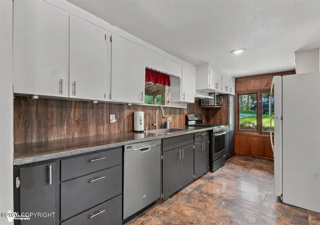 Photo 4 of Sale Pending at 16921 Foothill Ave, Eagle River, AK 99577 | MLS# 26-11162 | Listing updated on 2026-09-23