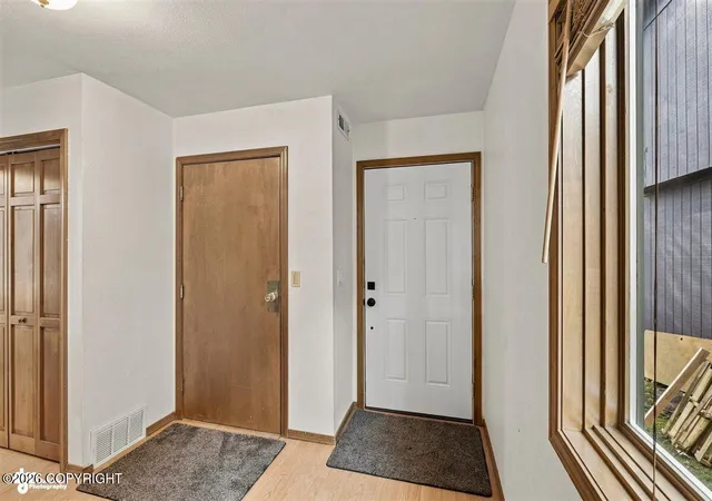 Photo 4 of Single family home for sale at 8019 Country Woods Dr, Anchorage, AK 99502 | MLS# 26-11136 | Listing updated on 2026-09-28