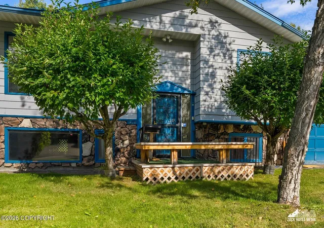 Photo 2 of Sale Pending at 3140 Ambergate Dr, Anchorage, AK 99504 | MLS# 26-11439 | Listing updated on 2026-09-09