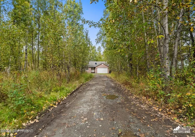 Photo 2 of Single family home for sale at 4600 S Navigators Cir, Wasilla, AK 99623 | MLS# 26-11557 | Listing updated on 2026-10-04