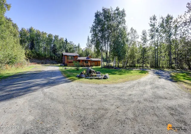 Photo 2 of Single family home for sale at 460 E Mcadoo Way, Wasilla, AK 99654 | MLS# 26-11583 | Listing updated on 2026-09-11