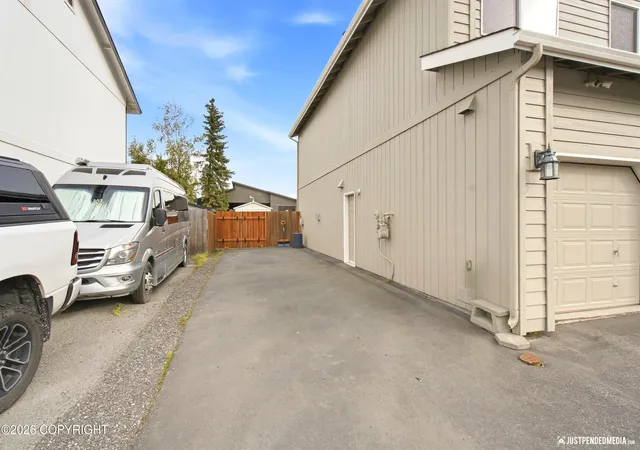 Photo 3 of Sale Pending at 9925 Poseidon Dr, Anchorage, AK 99515 | MLS# 26-11593 | Listing updated on 2026-10-17