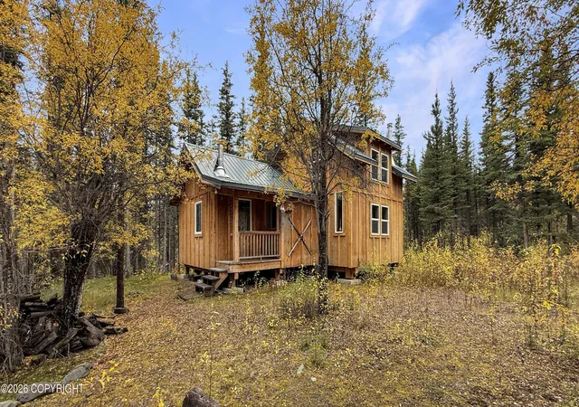 Photo 1 of Single family home for sale at 27 Mm Mccarthy Rd Chokosna River, Chitina, AK 99566 | MLS# 26-11636 | Listing updated on 2026-09-09