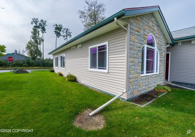 Photo 3 of Single family home for sale at 281 W London Rose Cir, Soldotna, AK 99669 | MLS# 26-11717 | Listing updated on 2026-09-14