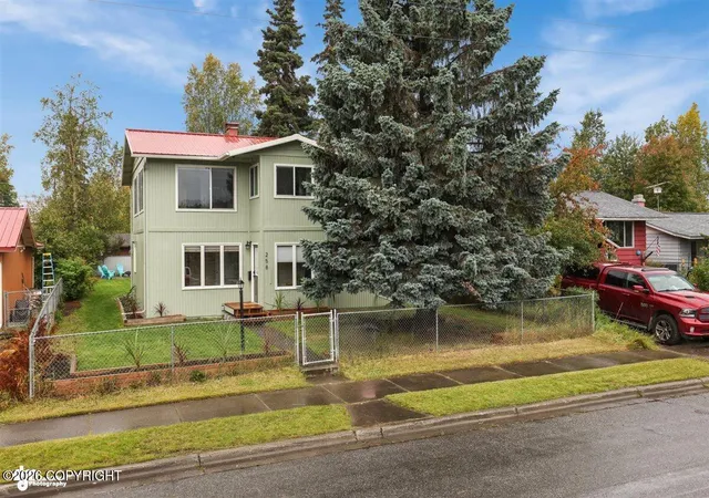 Photo 3 of Sale Pending at 258 Hoyt St, Anchorage, AK 99508 | MLS# 26-11961 | Listing updated on 2026-09-25