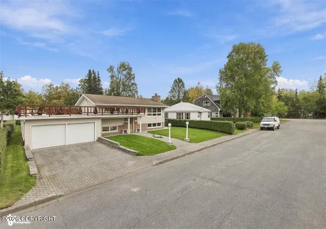 Photo 3 of Sale Pending at 2615 Galewood St, Anchorage, AK 99508 | MLS# 26-12083 | Listing updated on 2026-09-20