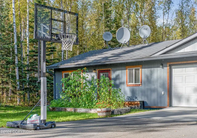 Photo 3 of Sale Pending at 6711 W Bruns Dr, Wasilla, AK 99623 | MLS# 26-12373 | Listing updated on 2026-10-02