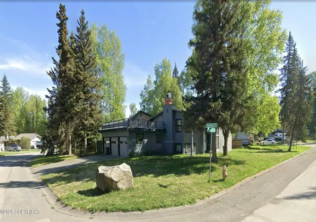 Photo 3 of Sale Pending at 3580 Standford Dr, Anchorage, AK 99508 | MLS# 26-12380 | Listing updated on 2026-10-17