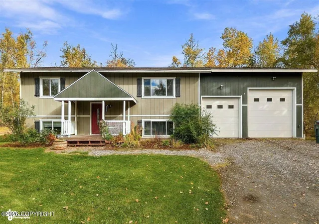 Photo 2 of Single family home for sale at 3525 N Grey Wolf Dr, Wasilla, AK 99654 | MLS# 26-12408 | Listing updated on 2026-09-28