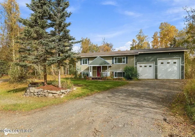 Photo 3 of Single family home for sale at 3525 N Grey Wolf Dr, Wasilla, AK 99654 | MLS# 26-12408 | Listing updated on 2026-09-28
