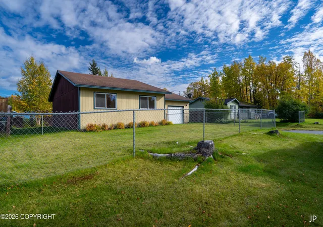 Photo 3 of Sale Pending at 116 Leibrock Cir, Soldotna, AK 99669 | MLS# 26-12552 | Listing updated on 2026-10-07