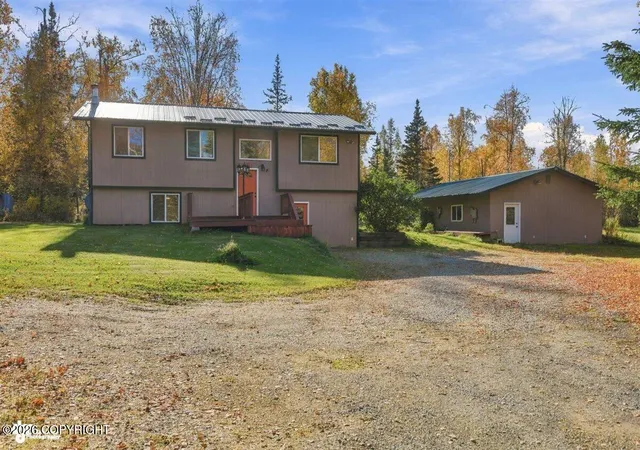Photo 2 of Single family home for sale at 8320 W Wayne Cir, Wasilla, AK 99623 | MLS# 26-12678 | Listing updated on 2026-10-08