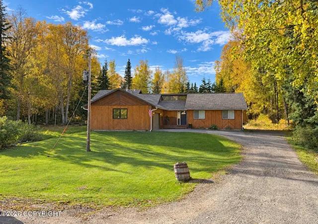 Photo 2 of Sale Pending at 33185 Skyline Dr, Soldotna, AK 99669 | MLS# 26-12636 | Listing updated on 2026-10-08