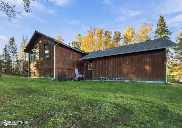 Photo 3 of Sale Pending at 33185 Skyline Dr, Soldotna, AK 99669 | MLS# 26-12636 | Listing updated on 2026-10-08
