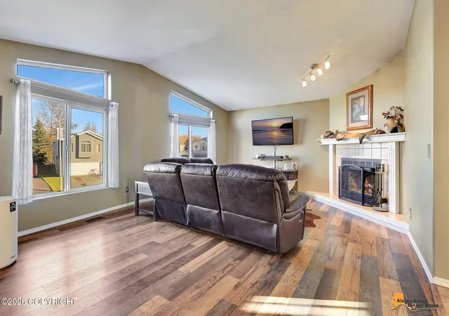 Photo 4 of Single family home for sale at 5534 College Meadow Cir, Anchorage, AK 99504 | MLS# 26-12900 | Listing updated on 2026-10-16
