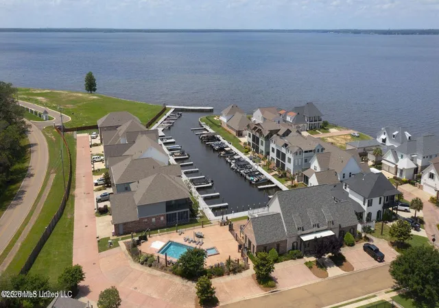 Photo 3 of Single family home for sale at 1013 Crepe Myrtle Dr, Brandon, MS 39047 | MLS# 4120412 | Listing updated on 2026-09-11