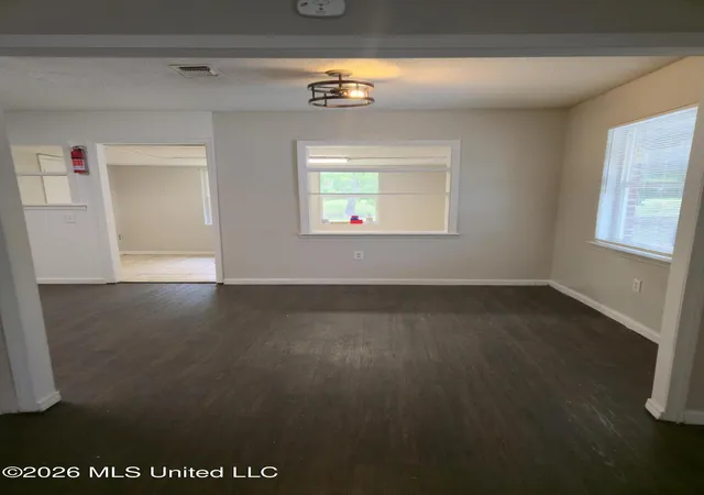 Photo 3 of Single family home for sale at 28 Dogwood Ct, Gulfport, MS 39501 | MLS# 4134284 | Listing updated on 2026-09-08