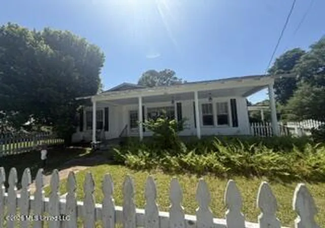Single family home for sale at 206 S Monroe St, Calhoun City, MS 38916 | MLS# 4139296