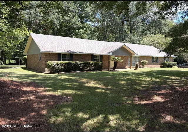 Photo 1 of Single family home for sale at 15 Greenfield Dr, Natchez, MS 39120 | MLS# 4145614 | Listing updated on 2026-09-01