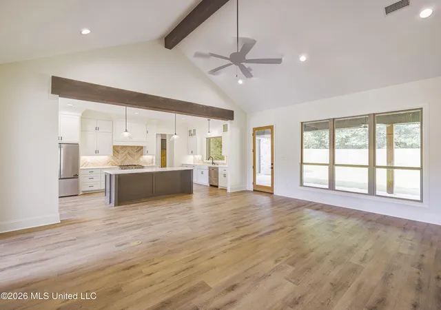 Photo 4 of Sale Pending at 104 Plainview Dr, Vicksburg, MS 39180 | MLS# 4147123 | Listing updated on 2026-10-08