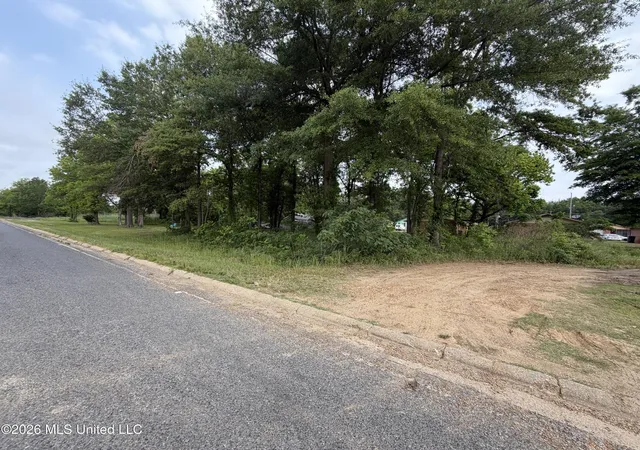 Photo 1 of Land for sale at Elzy Ave, Greenwood, MS 38930 | MLS# 4147444 | Listing updated on 2026-09-24