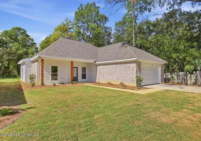 Photo 1 of Single family home for sale at 199 Lake Harbor Rd, Brandon, MS 39047 | MLS# 4147770 | Listing updated on 2026-10-10