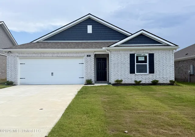 Photo 1 of Sale Pending at 33 S Thorn Tree St, Byhalia, MS 38611 | MLS# 4148521 | Listing updated on 2026-09-23