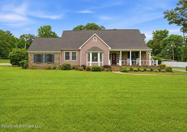 Single family home for sale at 110 Shady Oaks Cir, Carthage, MS 39051 | MLS# 4150689