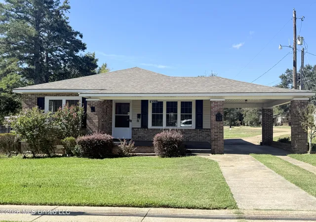 Photo 1 of Sale Pending at 400 Newton St, Crystal Springs, MS 39059 | MLS# 4150311 | Listing updated on 2026-10-08