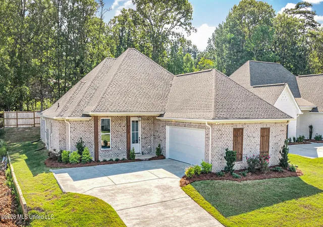 Photo 1 of Single family home for sale at 352 Oakville Cir, Brandon, MS 39047 | MLS# 4150475 | Listing updated on 2026-10-26