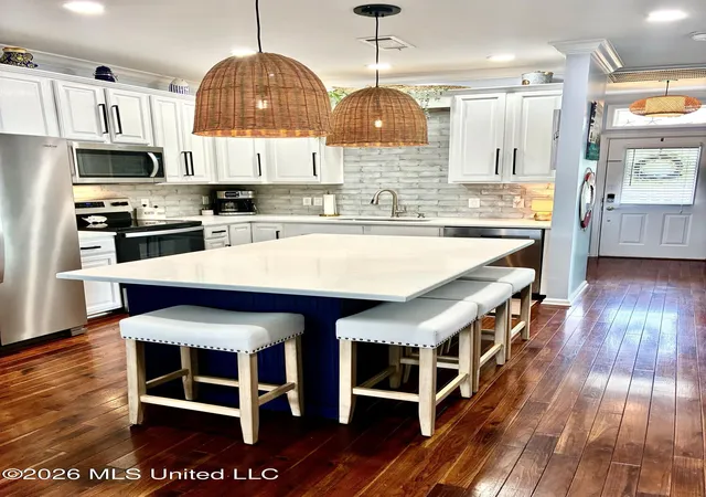 Photo 3 of Sale Pending at 1515 E Beach Blvd, Pass Christian, MS 39571 | MLS# 4150837 | Listing updated on 2026-09-25