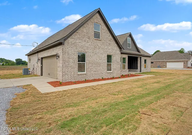 Photo 3 of Single family home for sale at 12019 Eason Farm Rd, Byhalia, MS 38611 | MLS# 4150925 | Listing updated on 2026-10-16