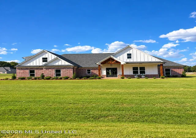 Photo 1 of Sale Pending at 1710 Cane Crk Dr, Hernando, MS 38632 | MLS# 4151772 | Listing updated on 2026-10-15
