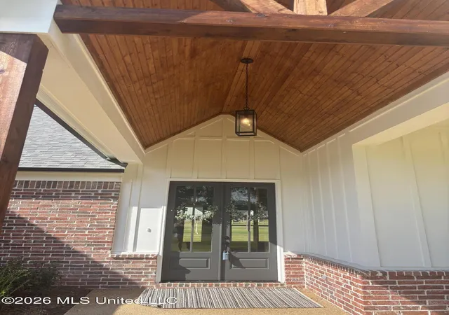 Photo 2 of Sale Pending at 1710 Cane Crk Dr, Hernando, MS 38632 | MLS# 4151772 | Listing updated on 2026-10-15