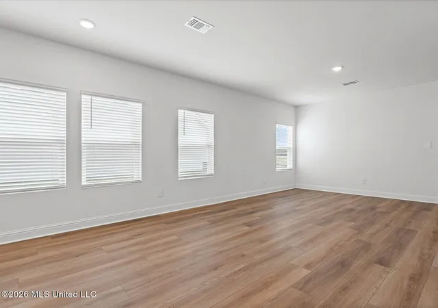 Photo 4 of Single family home for sale at 427 Pimento Cir, Ocean Springs, MS 39564 | MLS# 4152907 | Listing updated on 2026-10-08