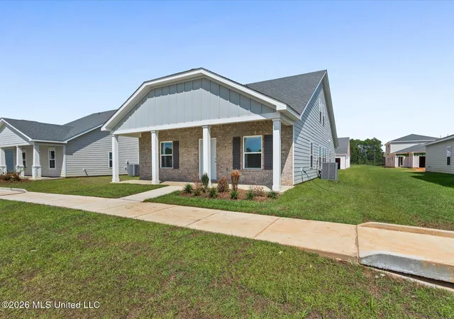 Photo 2 of Single family home for sale at 425 Pimento Cir, Ocean Springs, MS 39564 | MLS# 4152971 | Listing updated on 2026-10-01