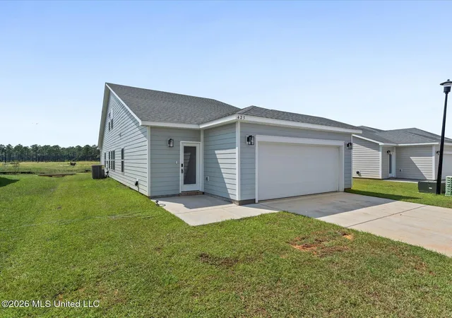 Photo 3 of Single family home for sale at 425 Pimento Cir, Ocean Springs, MS 39564 | MLS# 4152971 | Listing updated on 2026-10-01