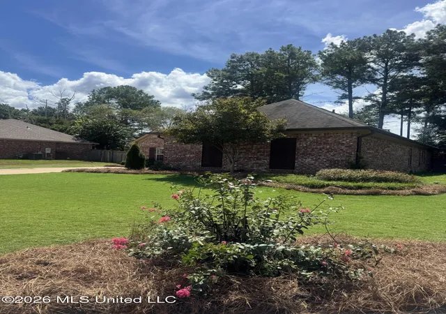 Photo 3 of Single family home for sale at 105 Kings Xing, Canton, MS 39046 | MLS# 4161098 | Listing updated on 2026-10-09