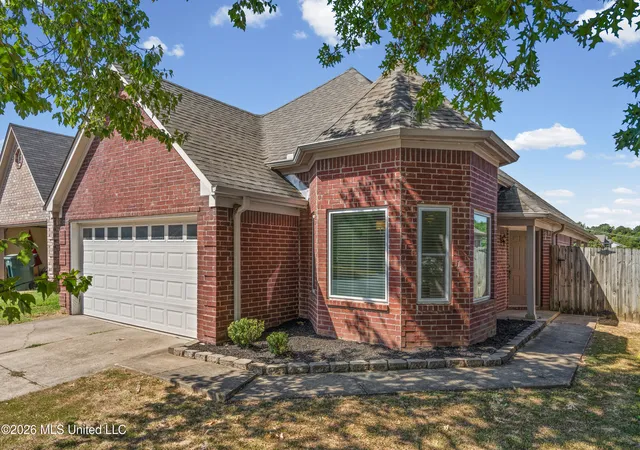 Photo 3 of Sale Pending at 5967 Alexandria Ln, Southaven, MS 38671 | MLS# 4161264 | Listing updated on 2026-09-06