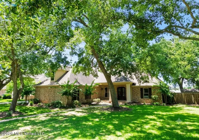 Photo 2 of Single family home for sale at 3024 Oakleigh Cir, Ocean Springs, MS 39564 | MLS# 4154220 | Listing updated on 2026-10-13
