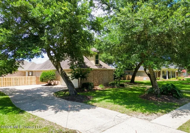 Photo 3 of Single family home for sale at 3024 Oakleigh Cir, Ocean Springs, MS 39564 | MLS# 4154220 | Listing updated on 2026-10-13