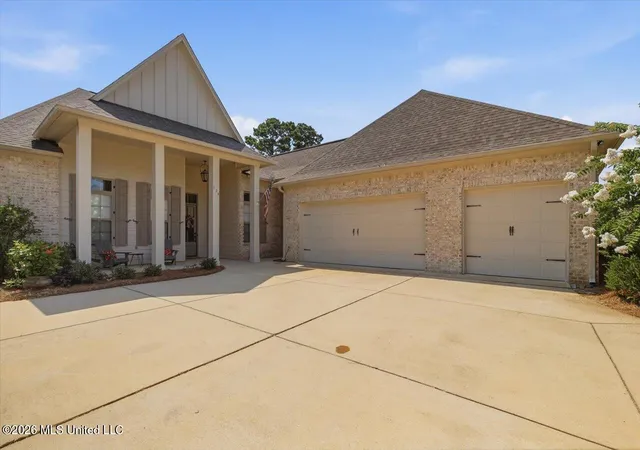 Photo 2 of Sale Pending at 124 Greenway Ln, Madison, MS 39110 | MLS# 4162071 | Listing updated on 2026-09-16