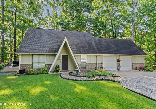 Photo 1 of Sale Pending at 2146 Jaybird Rd, Hernando, MS 38632 | MLS# 4165021 | Listing updated on 2026-10-11