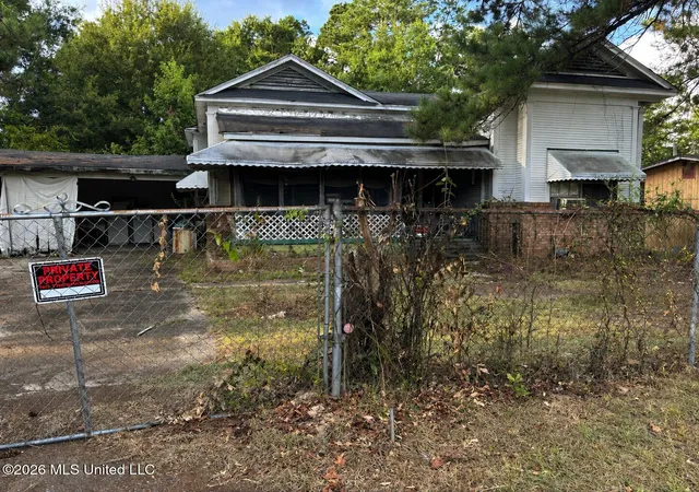Photo 2 of Single family home for sale at 813 Davidson Pl, Hattiesburg, MS 39401 | MLS# 4155764 | Listing updated on 2026-09-23