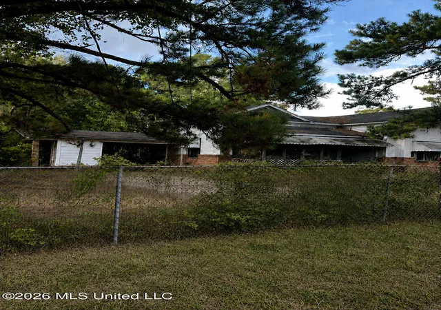 Photo 3 of Single family home for sale at 813 Davidson Pl, Hattiesburg, MS 39401 | MLS# 4155764 | Listing updated on 2026-09-23